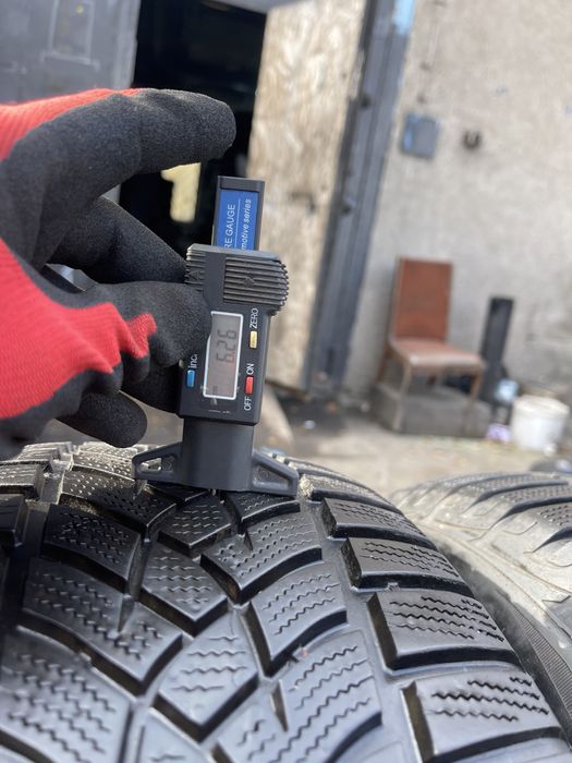 Шины 225/60/16 GoodYear UltraGrip 2шт зима
