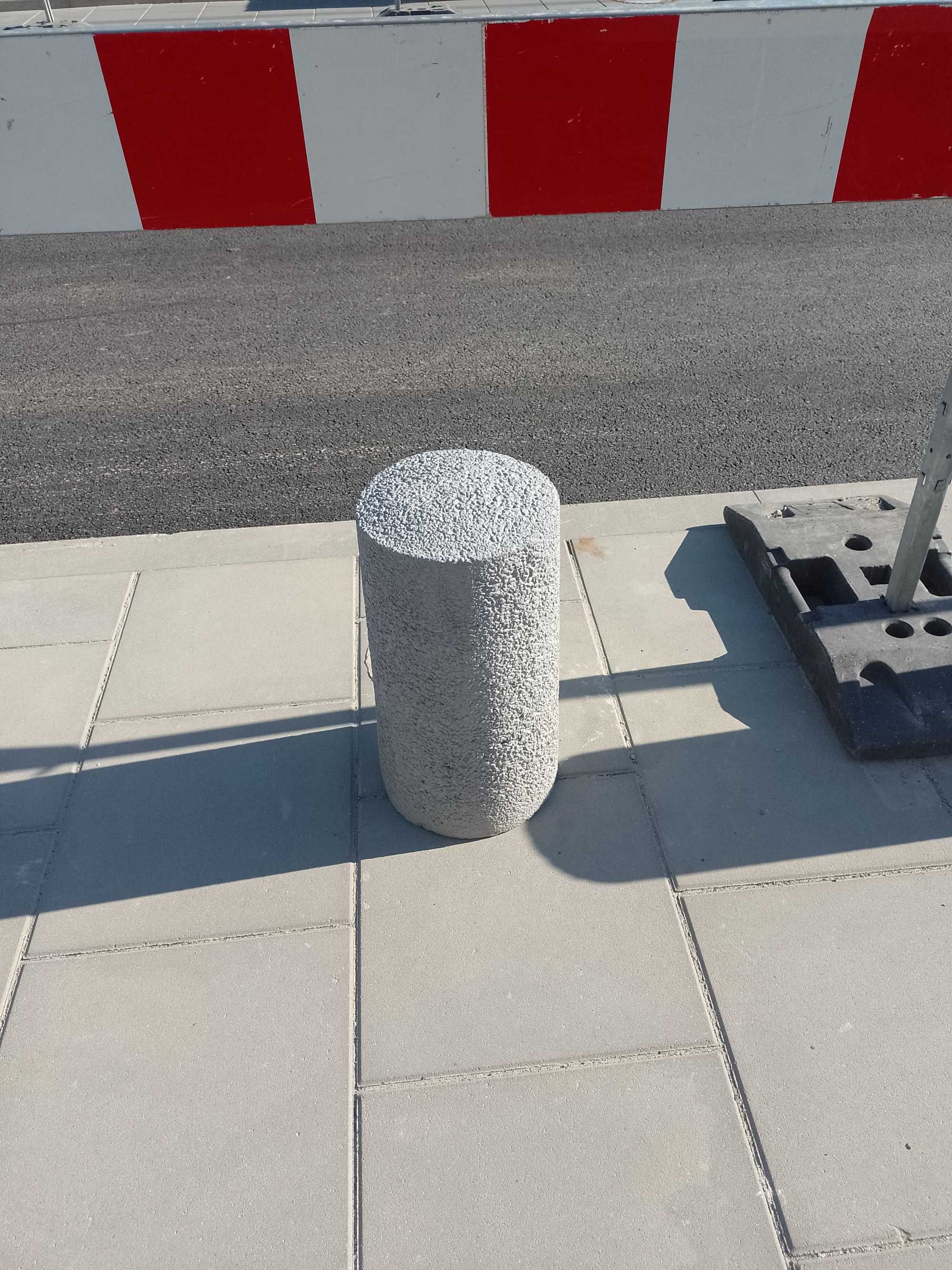 Słupki betonowe x