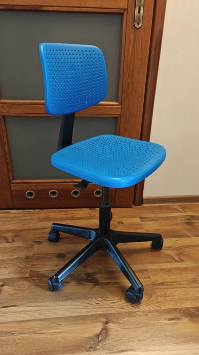 Krzesło obrotowe do biurka Ikea model Alrik idealne dla dziecka