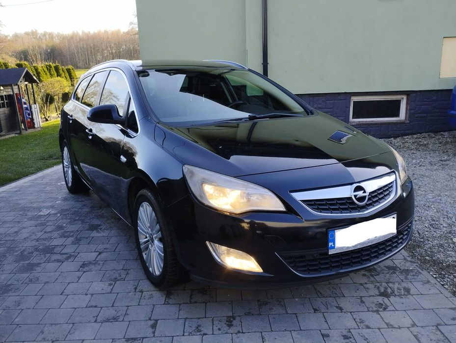 ASTRA J  SPORTS TOURER/rok 2012/poj. 2.0 CDTI 160PS/Polecam