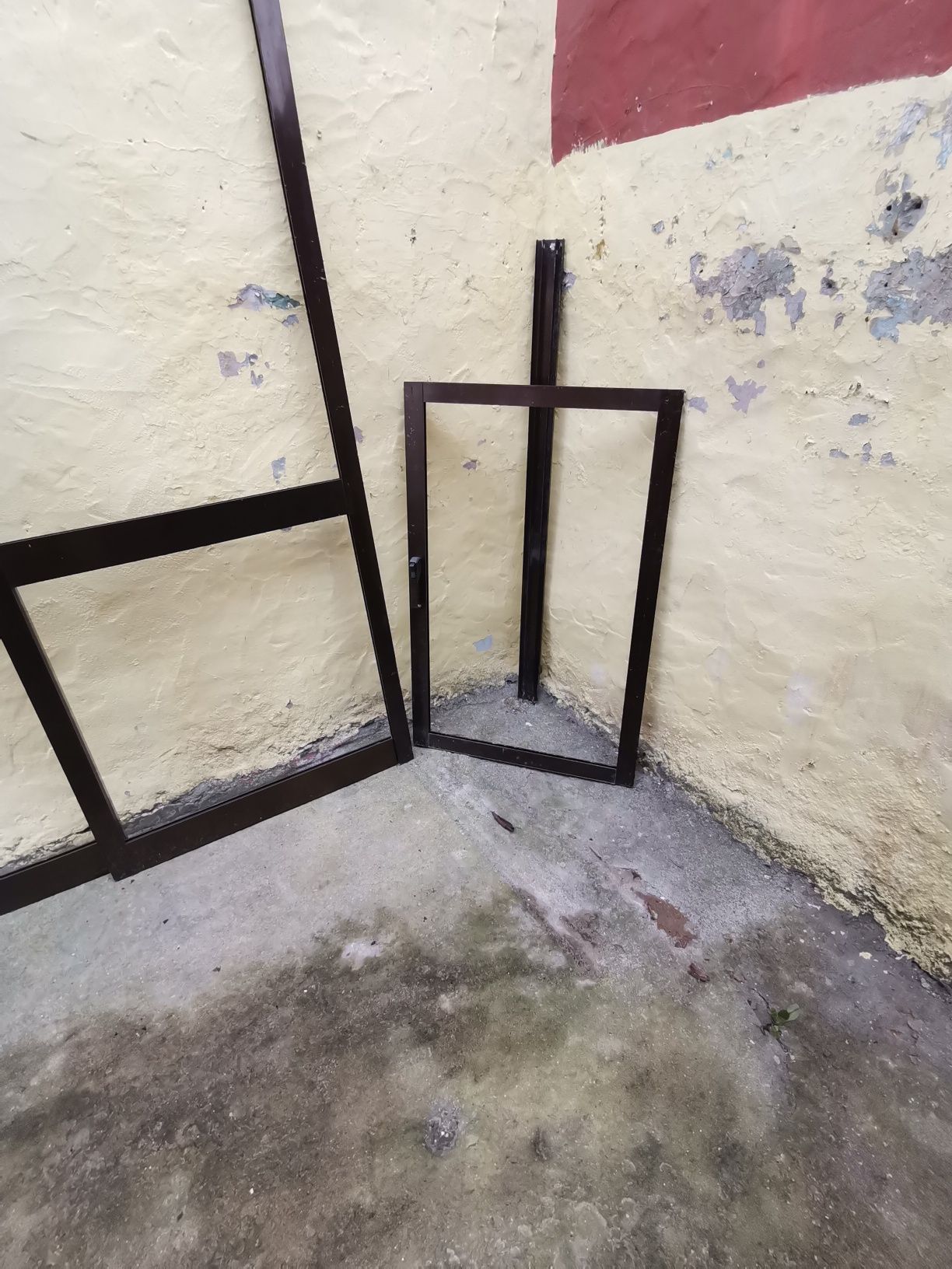 Portas em alumínio castanho