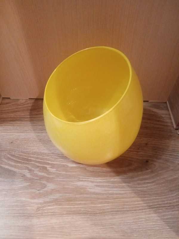 Ramki, wazon żółty kolor
