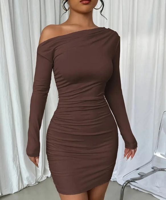 Nie sukienka w kolorze czekoladowym Hit Sezonu