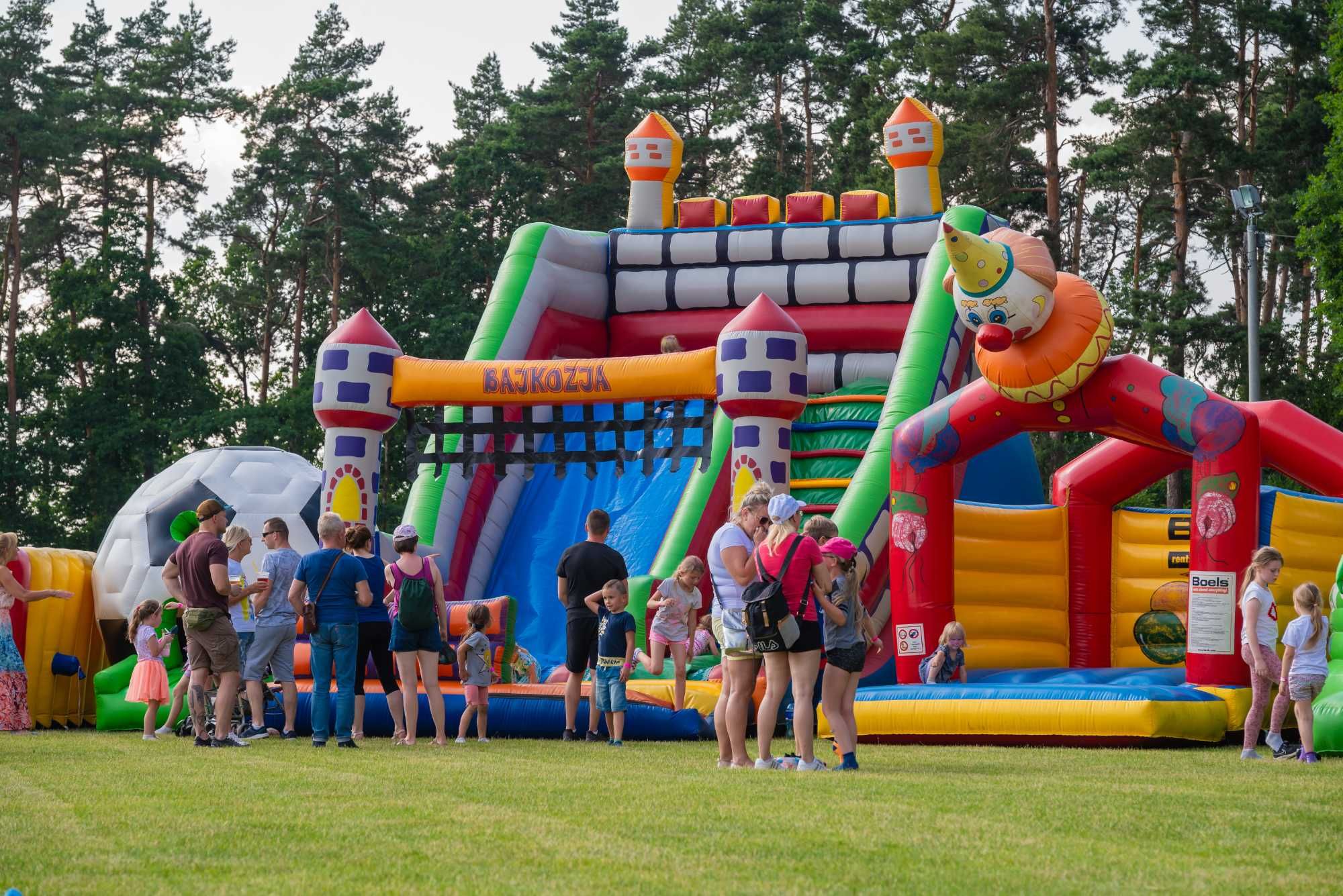 Dmuchana zjeżdżalnia, dmuchany zamek, bańki mydlane, 150 zł za dzień