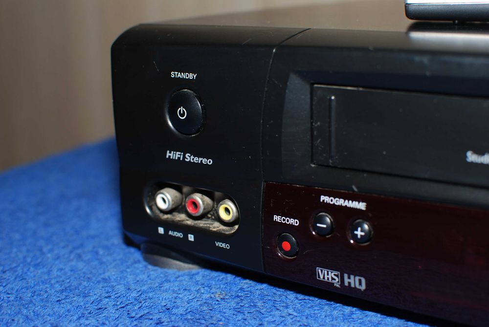 Magnetowid Philips HiFi z pilotem