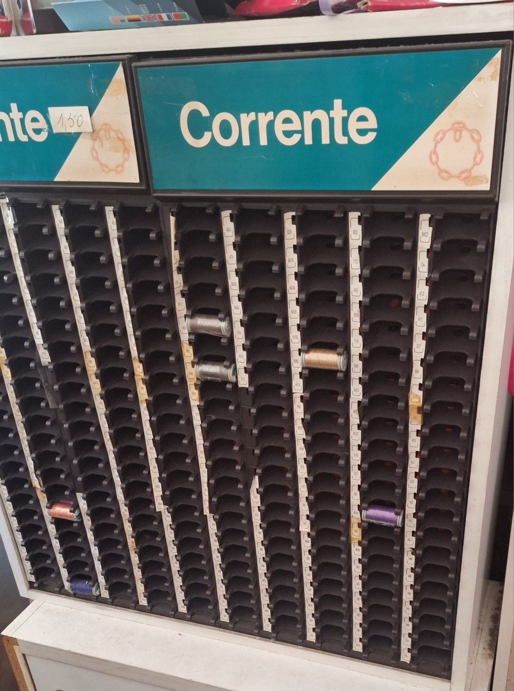 2 Expositor de carrinhos de linhas de costura