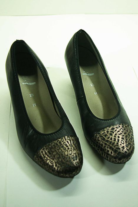 2 pares de sapatos de senhora,  da marca Ara, usados