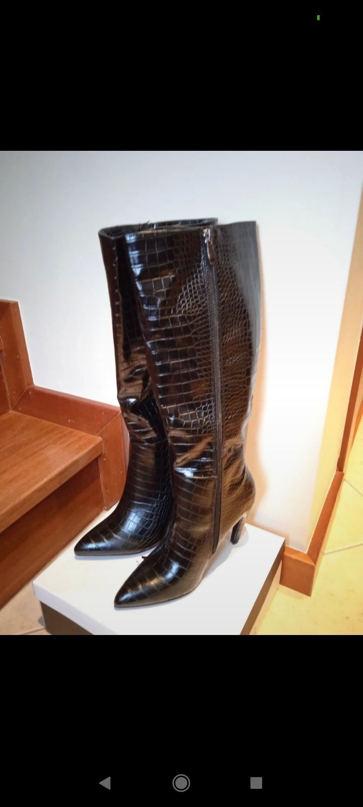 Botas de cano alto, pretas, efeito croco