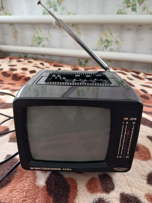 Портативний переносний телевізор, вживаний