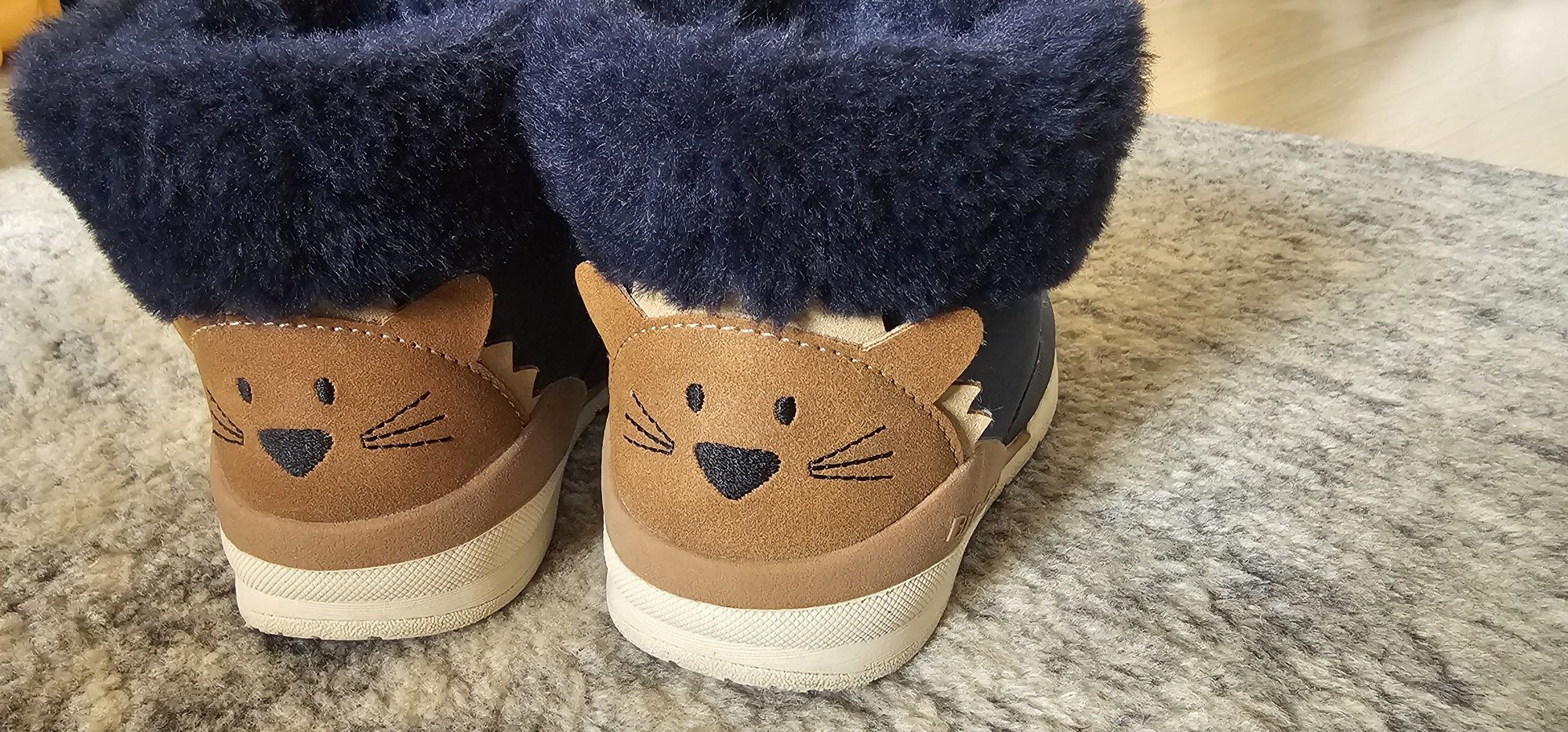 Buty chłopięce rozmiar 25, granatowe. SMYK