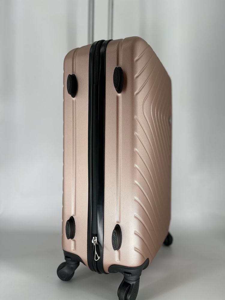 Nowa walizka średnia L / walizki podróżne