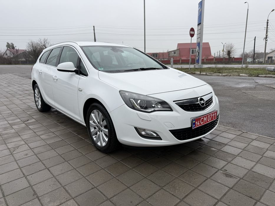 Продам Opel Astra J