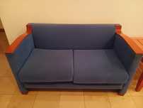 Elegancka kobaltowa kanapa