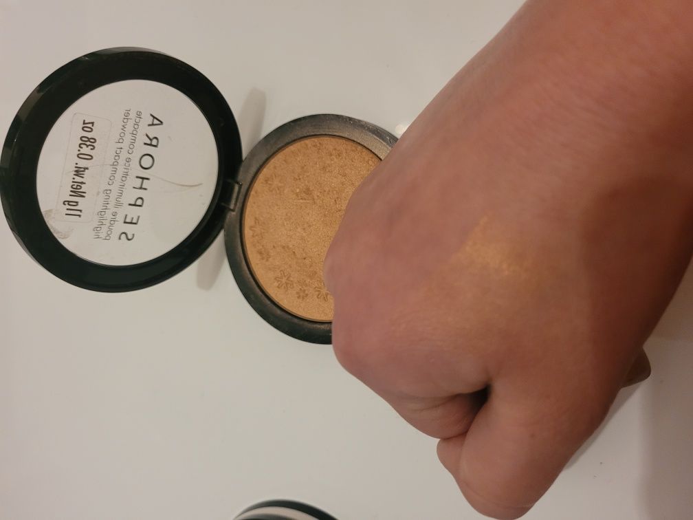 Rozświetlający puder Sephora