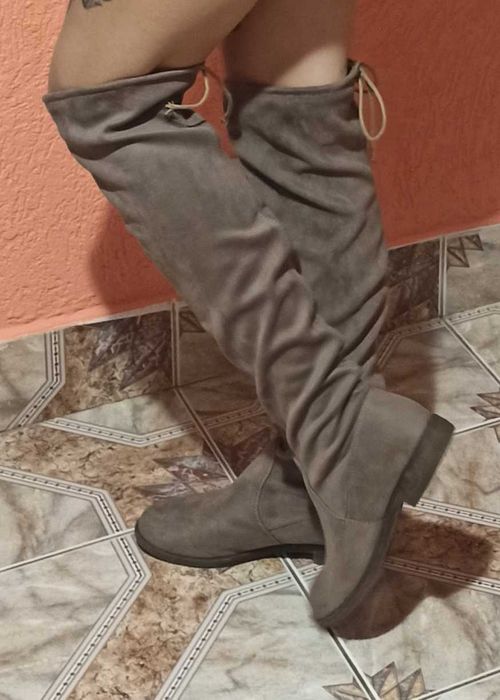 Zamszowe kozaki za kolano