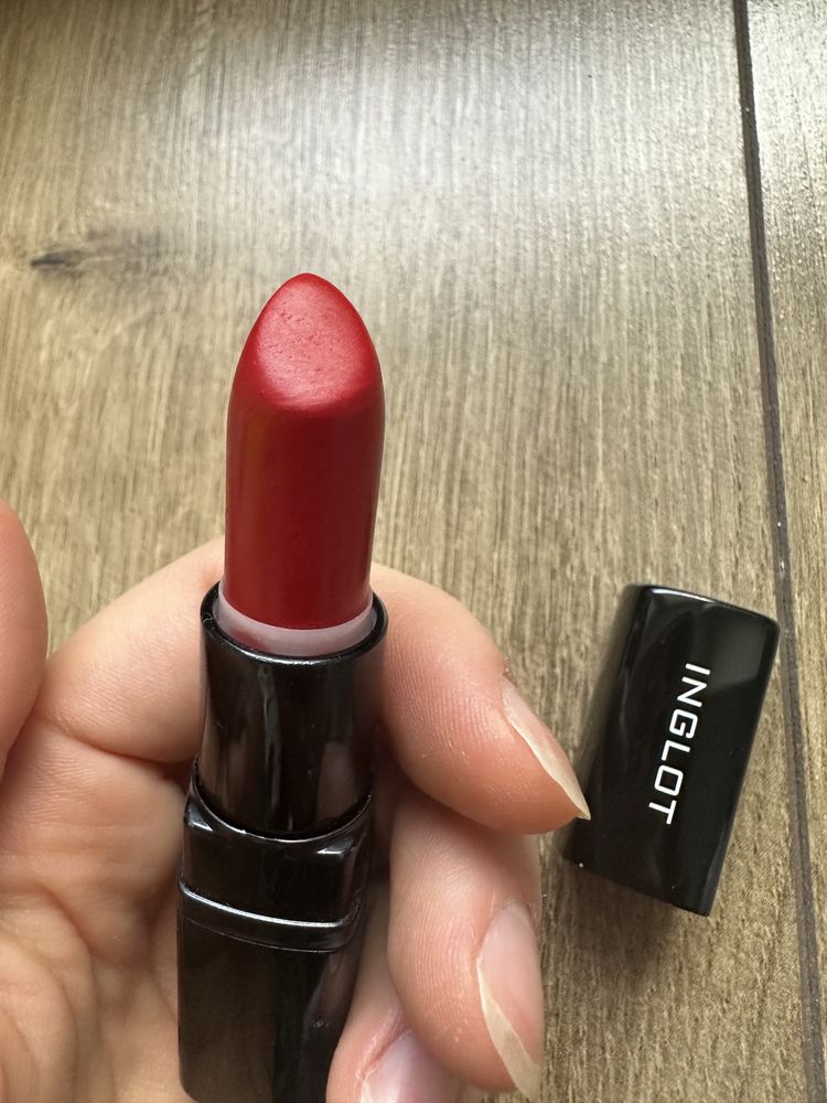 Inglot pomadka do ust czerwona GRATIS