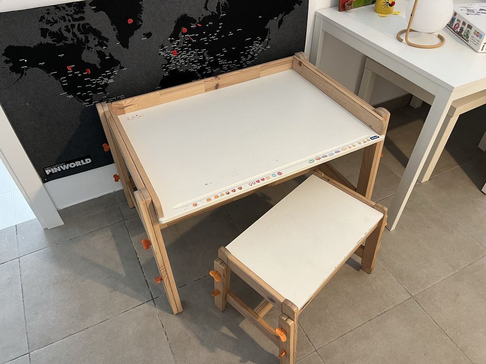 Secretária criança ajustável IKEA com banco incluído