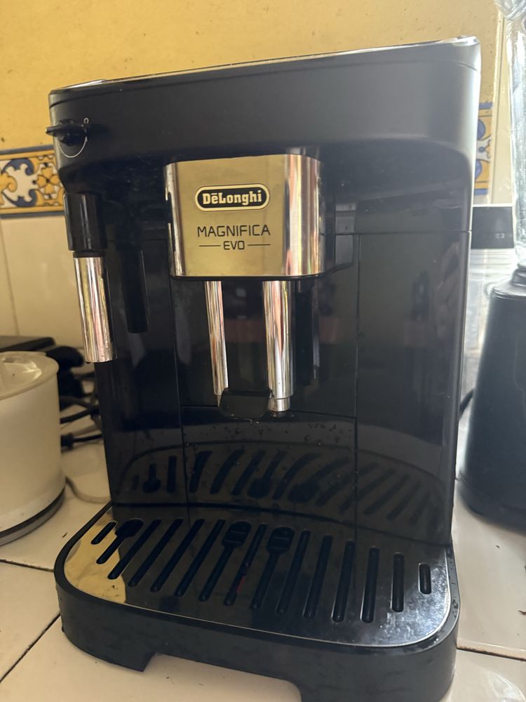 Maquina cafe Delonghi Magnifica Evo