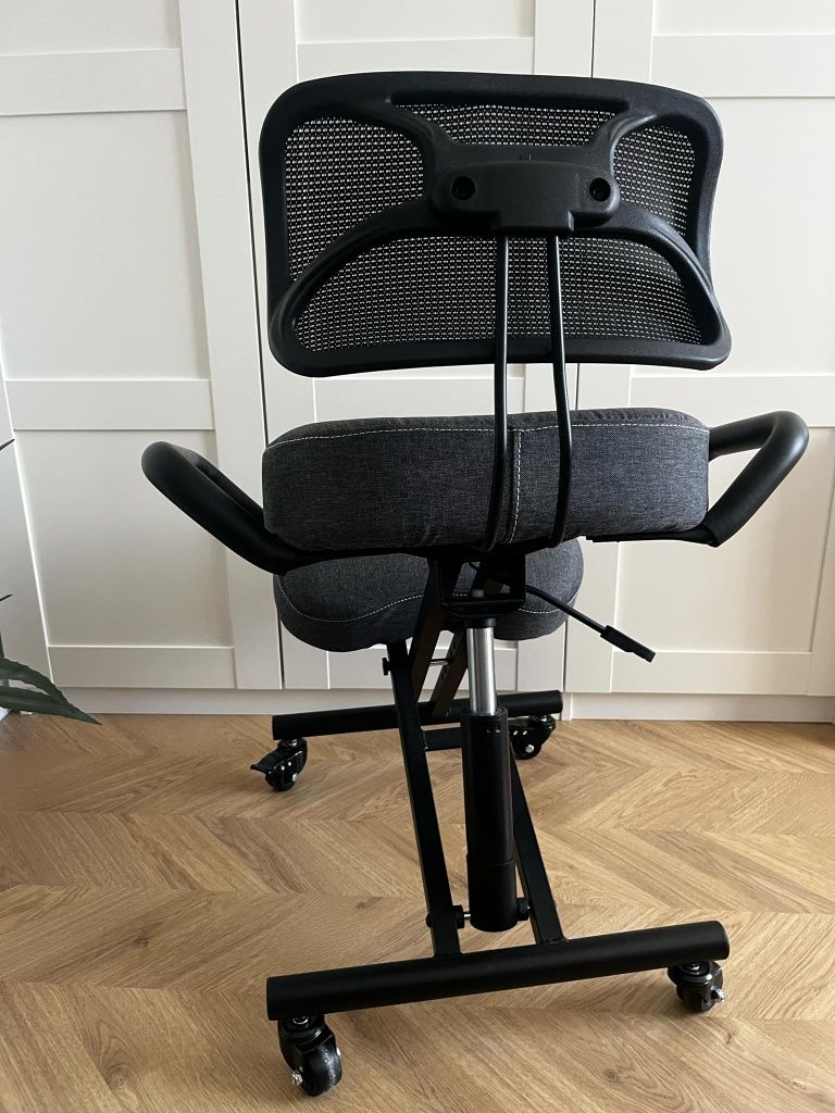 Klękosiad ergonomiczny