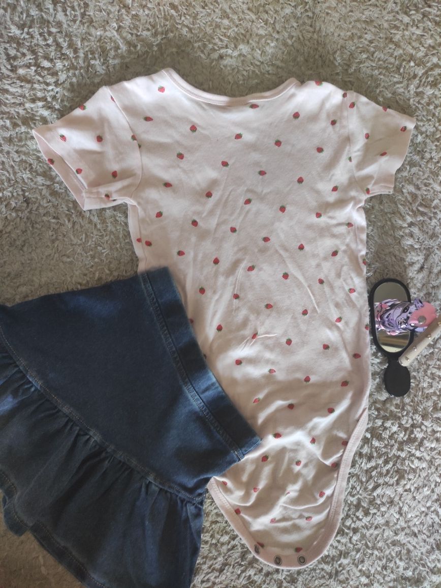 Komplet dla dziewczynki w rozmiarze 92. H&M.