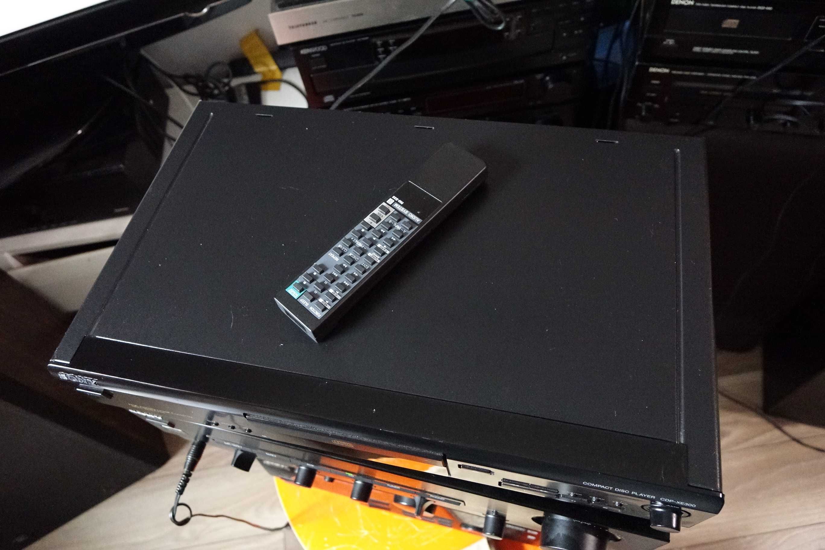 Odtwarzacz płyt CD japońskie SONY CDPXE 300 z pilotem