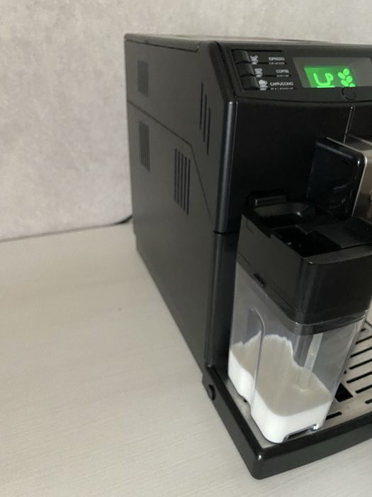 Кавомашина Saeco/Philips Minuto Cappuccino є Вибір
