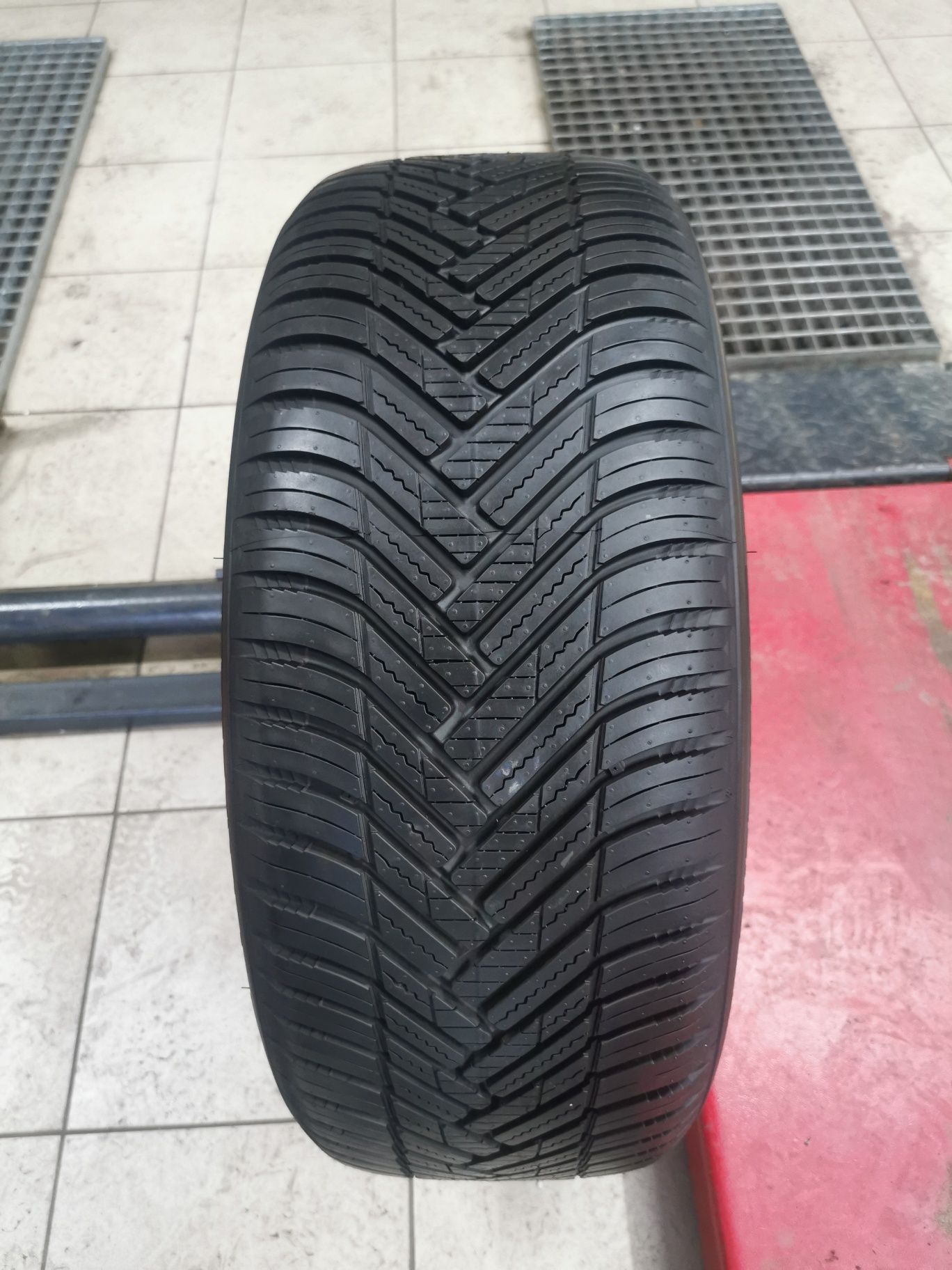 225/50r18 95v Hankook Kinergy 4s2 x