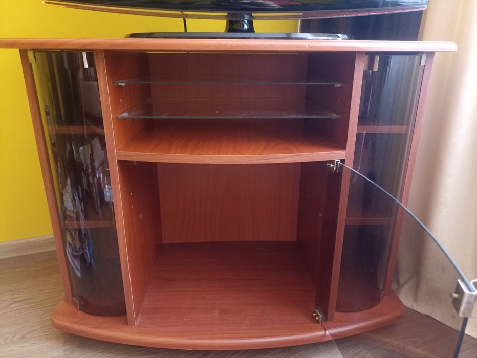 Тумбочка під телевізор