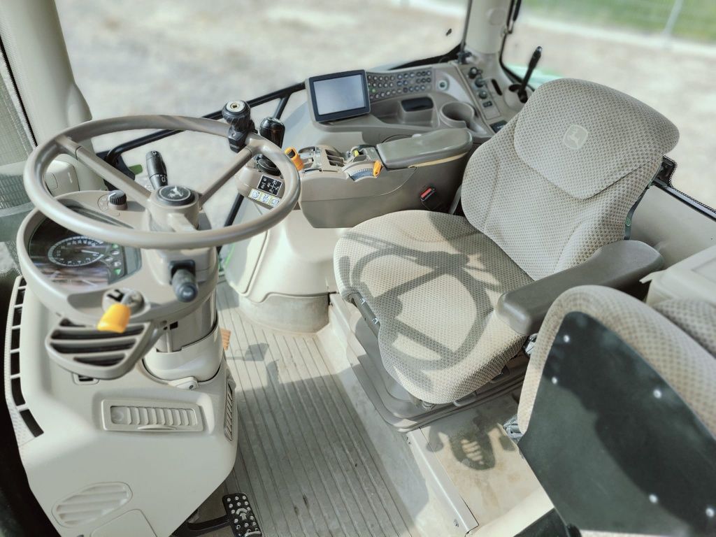 Ciągnik rolniczy John Deere 6210 R
