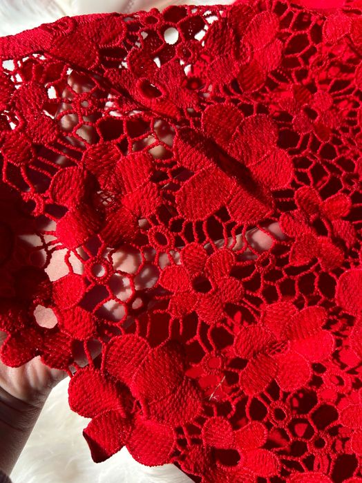 Вечірнє плаття з гіпюру