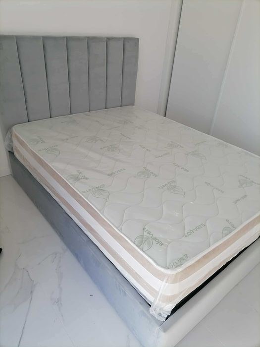 Camas de casal Novas