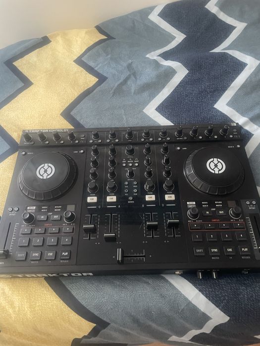 Traktor S4 Mk1 - Controlador DJ