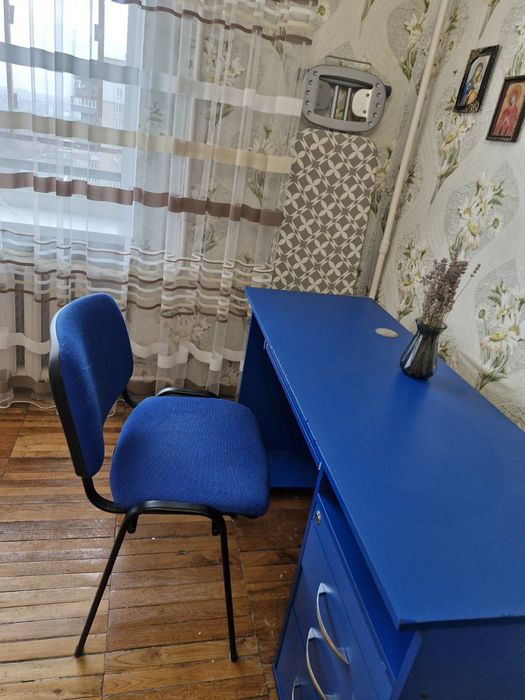 Продам стол компьютерный со стулом 1.000гр