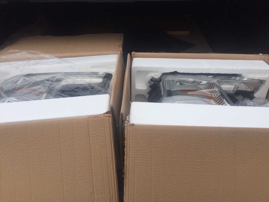 Ford F150 Lampy przod LED I zwykle  NOWE Roku 2018-20