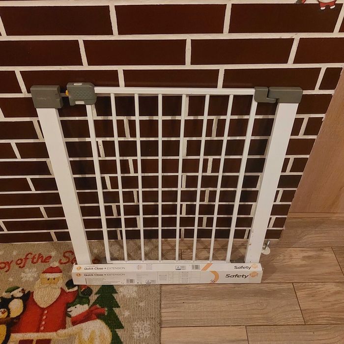 Bramka zabezpieczająca drzwi lub schody Safety 1st