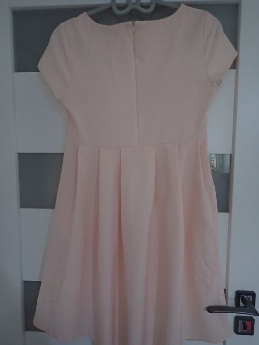 Sukienka różowa .