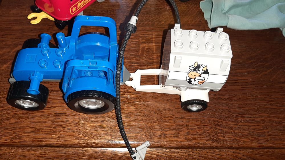 Traktor cysterna mleka LEGO duplo