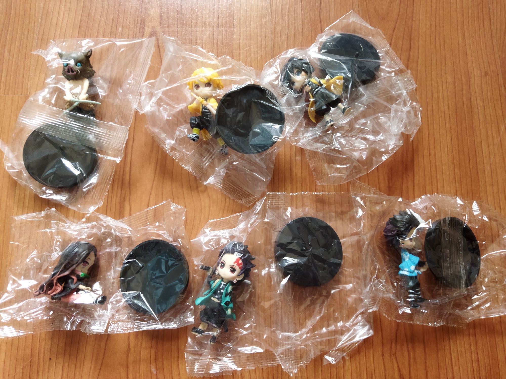 Demon slayer Kimetsu no Yaiba novos 15 figuras e pins