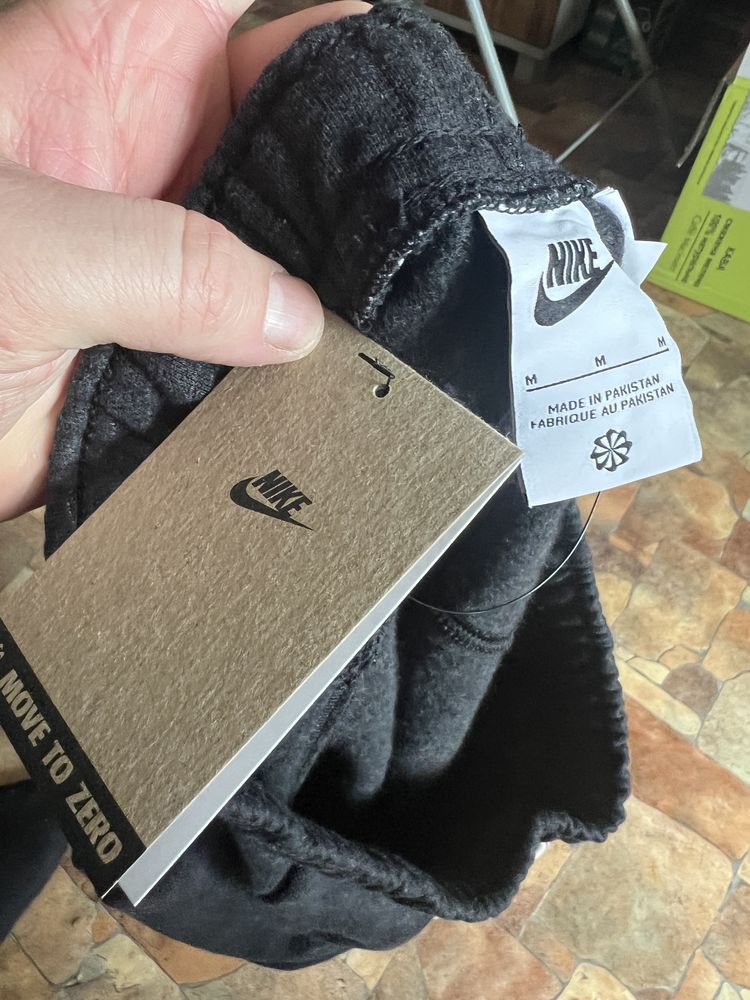 Оригінальні нові шорти Nike M