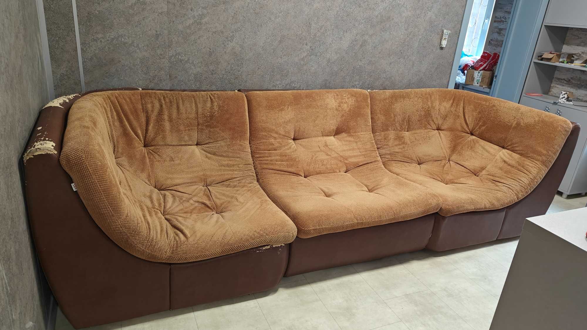 Большой стильный диван, Б У