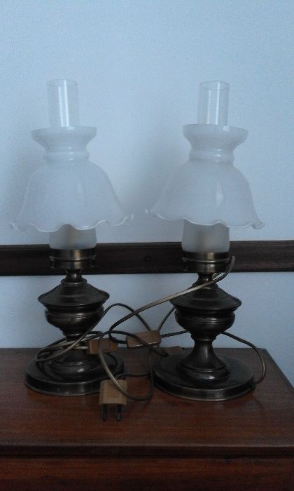 Par de Candeeiros de mesa de cabeceira anos 70 em vidro e metal