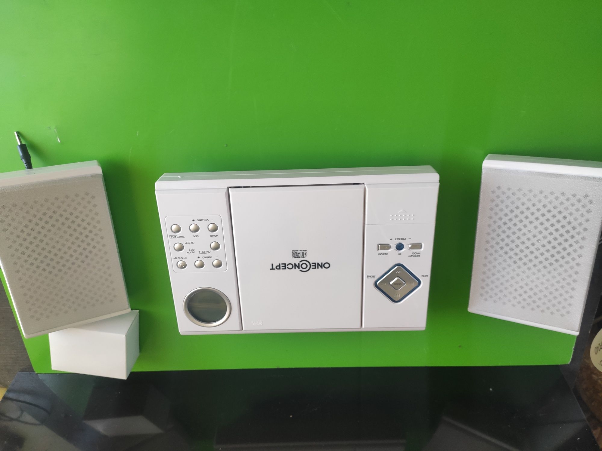 Стереосистема OneConcept MP3 USB SD AUX
OneConcept V-12