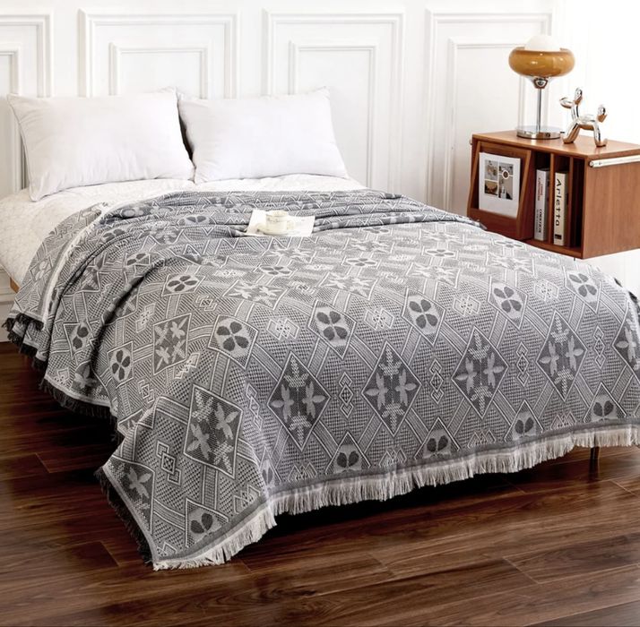 Narzuta z ozdobnymi frędzlami duża