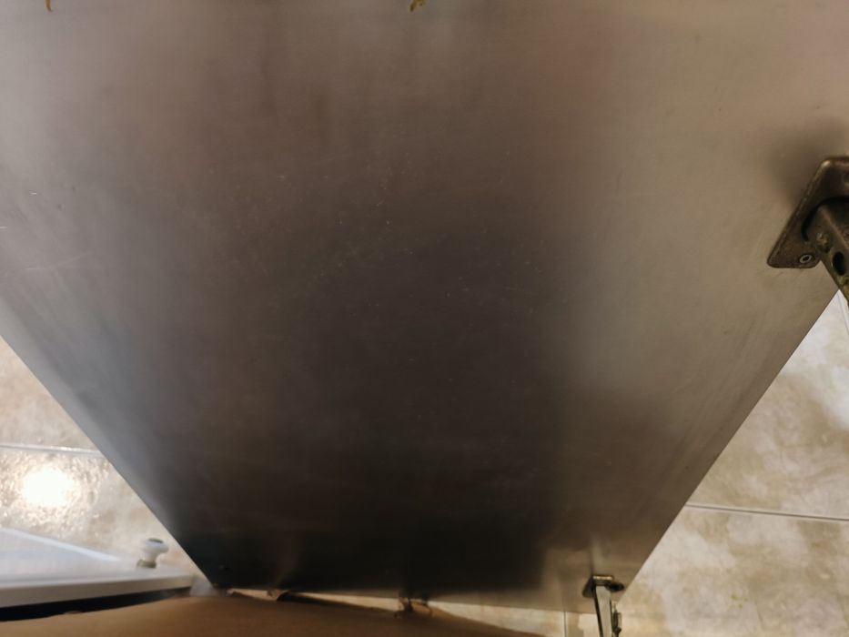 Portas e gavetas de cozinha.