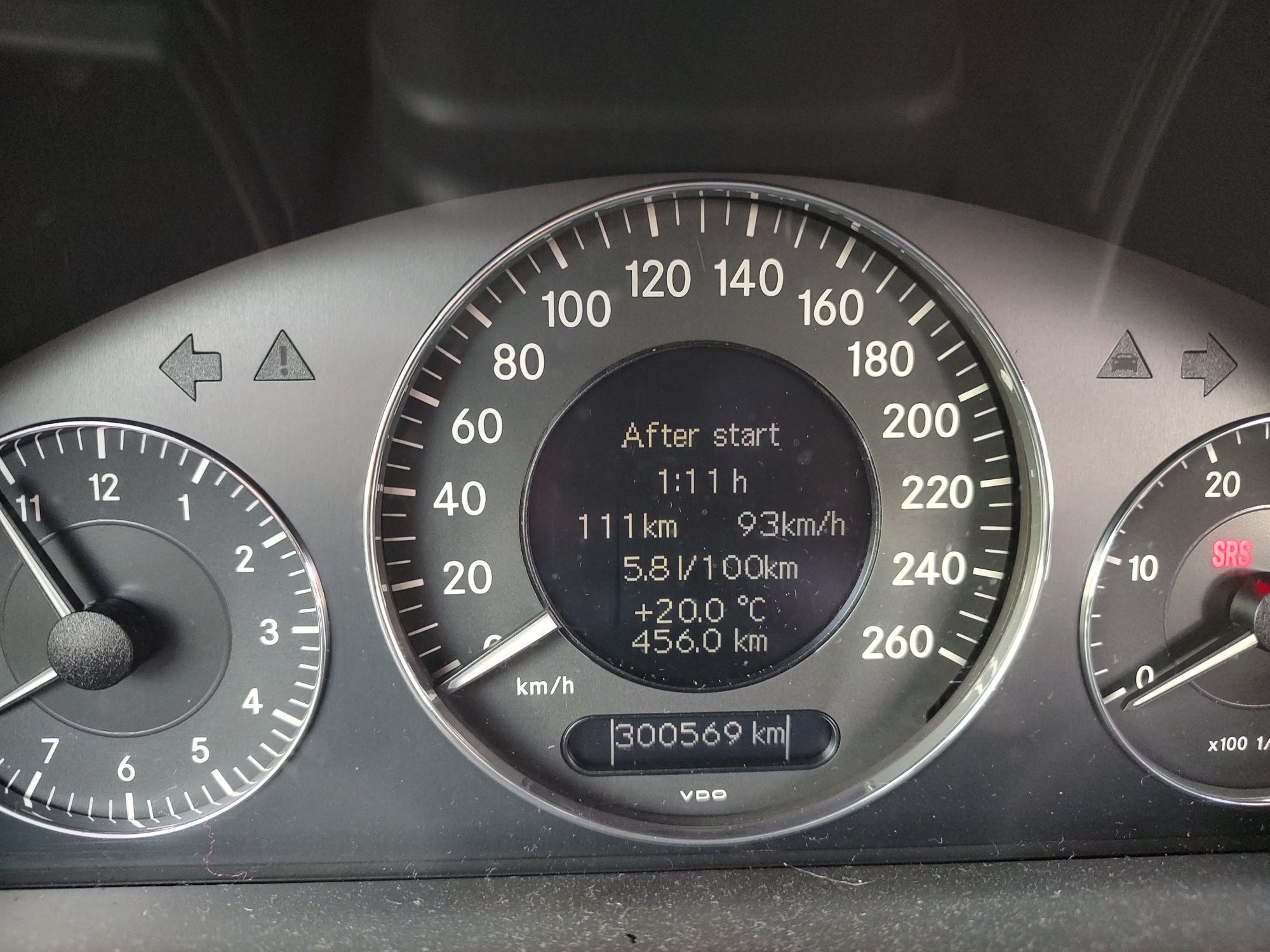 Mercedes W211 E220 automat 
2002 roku
Automat