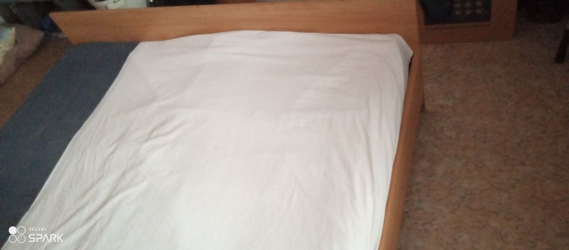 Ліжко 2-х спальне з двома тумбами по  бокам