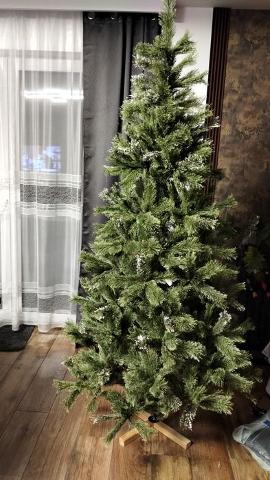 Duża sztuczna choinka, jak żywa,220 cm