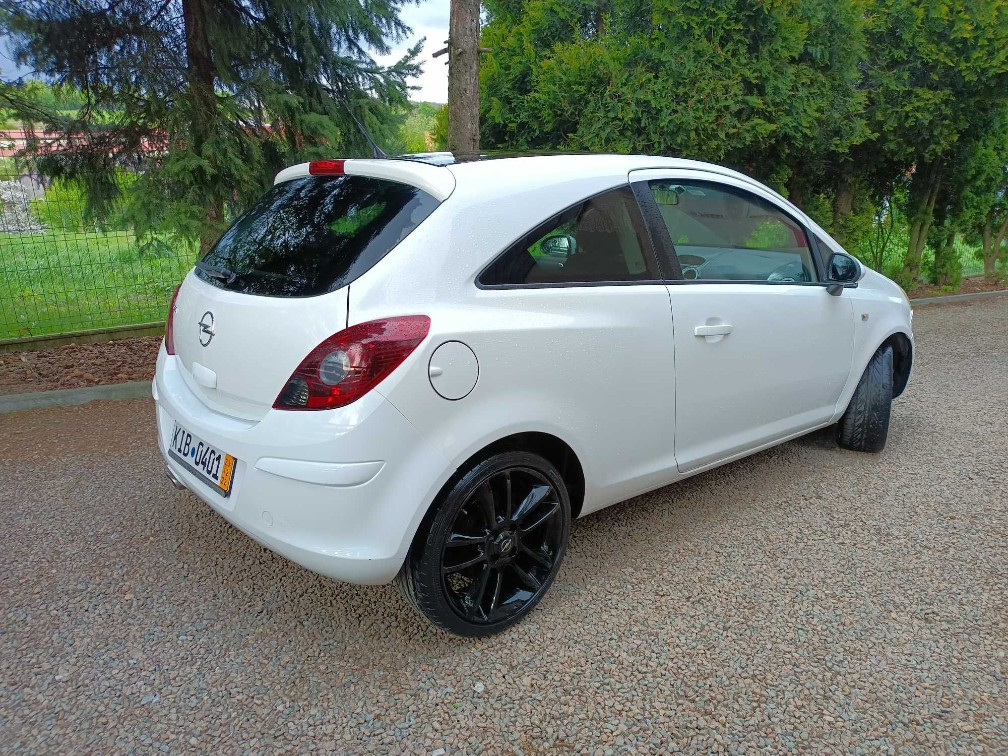 Opel Corsa 1.4 100 KM 2010 r. kolorowa edycja