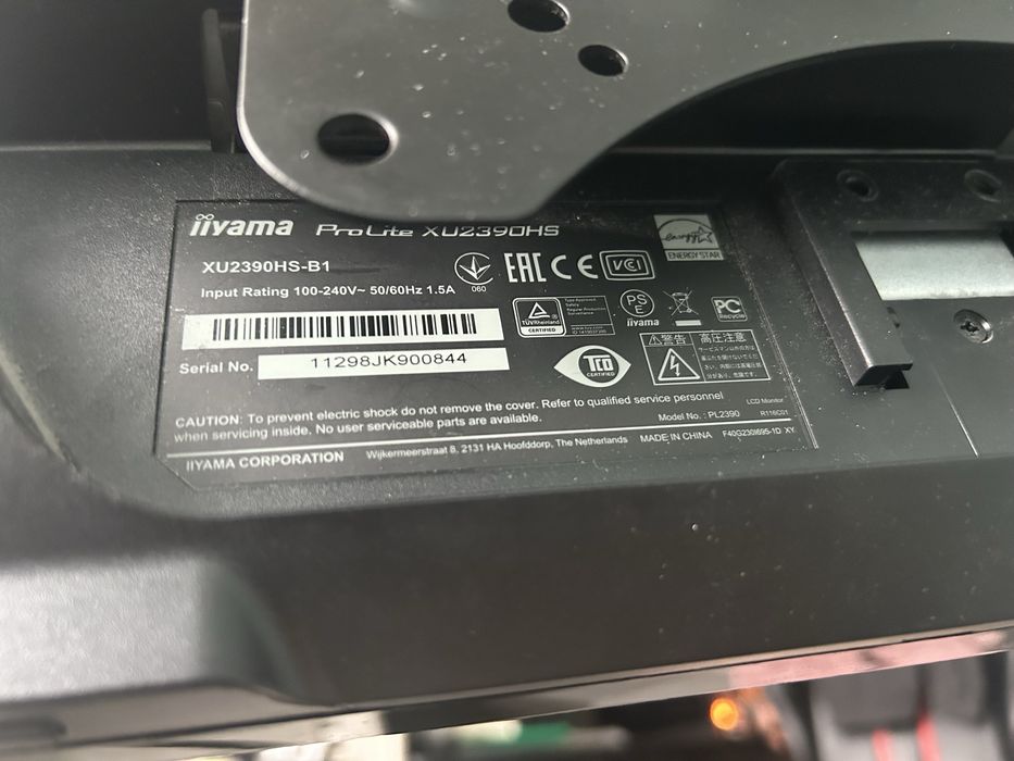 Monitor 60 hz.  24”