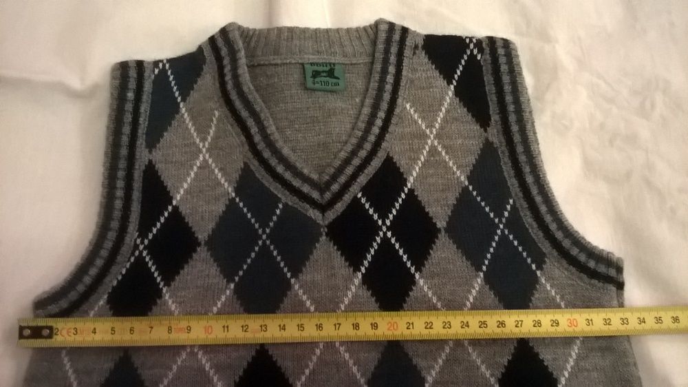 Sweterek bezrękawnik chłopięcy rozmiar 110
